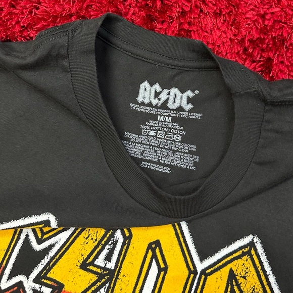 AC/DC Back In Black 1981 Japan Tour Album Art Shirt Black Medium White New - Picture 3 of 5